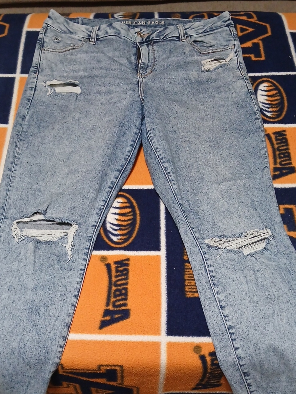 American Eagle Outfitters Light Wash Distressed Women's Jeggings